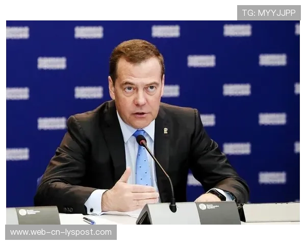 梅德韦杰夫底线拉锯赢得漂亮，太冷静了，梅德韦杰夫干嘛去了